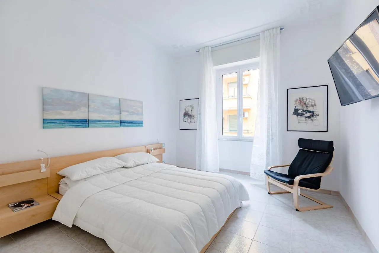 Arezzo Apartment, Metro Bologna E Bus Per La Sapienza, 4 Persone, Wifi Rome